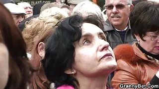 Garota morena gananc ...