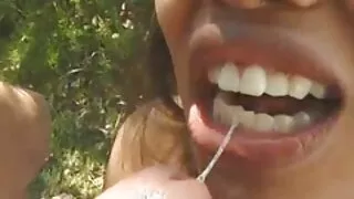Loira atraente com p ...