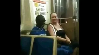 Essa garota brincalh ...