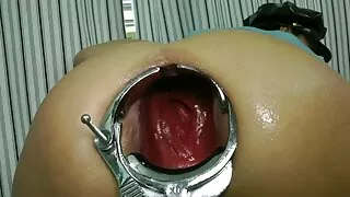 Loira tatuada mostra ...