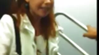 Garota loira desagra ...